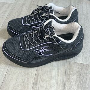 GDEFY Women’s Athletic Walking Shoe SZ 9